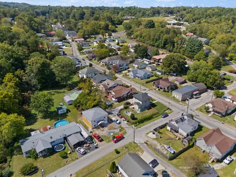 View/Area - 703 W 5th St, Corbin, KY 40701 photo 8 of 13