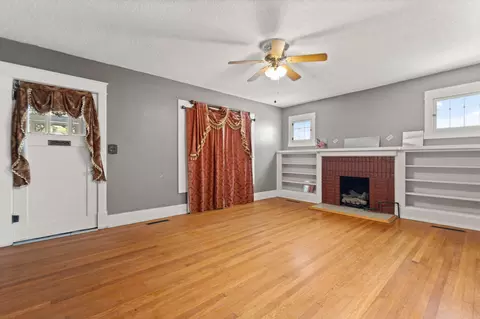 Living - 703 W 5th St, Corbin, KY 40701 photo 2 of 7
