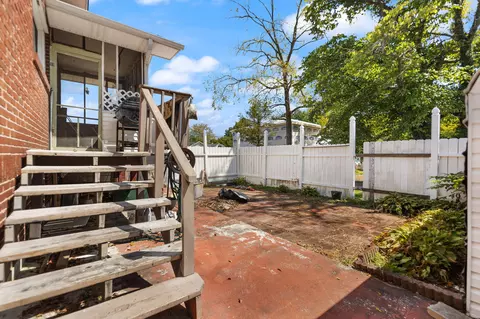 Exterior - 703 W 5th St, Corbin, KY 40701 photo 7 of 13