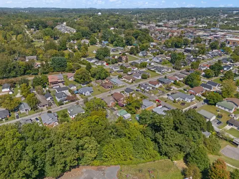 View/Area - 703 W 5th St, Corbin, KY 40701 photo 5 of 13