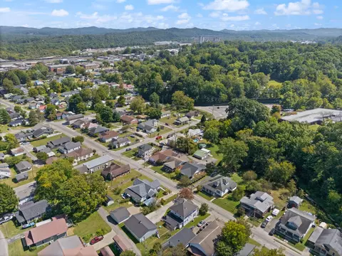 View/Area - 703 W 5th St, Corbin, KY 40701 photo 12 of 13