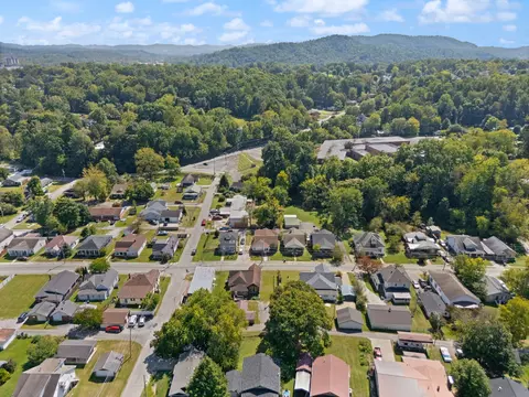 View/Area - 703 W 5th St, Corbin, KY 40701 photo 11 of 13