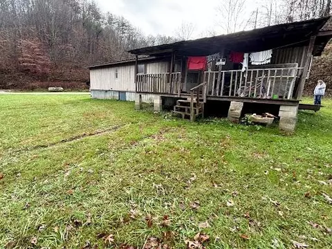 500 Hunting Fork Rd, Campton, KY 41301 photo 2