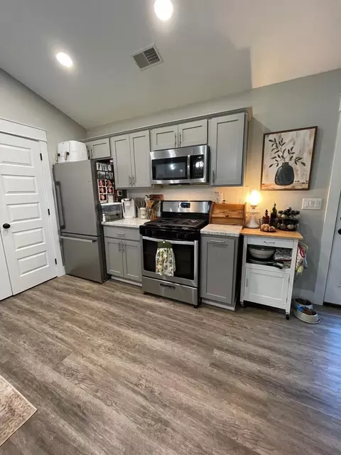 Kitchen - 593 Waco Loop Rd, Waco, KY 40385 photo 2 of 2