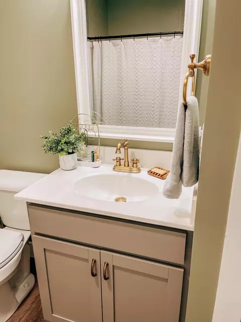 Bath - 593 Waco Loop Rd, Waco, KY 40385 photo 2 of 2