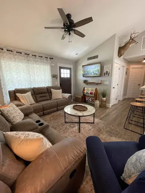 Living - 593 Waco Loop Rd, Waco, KY 40385 photo 2 of 2