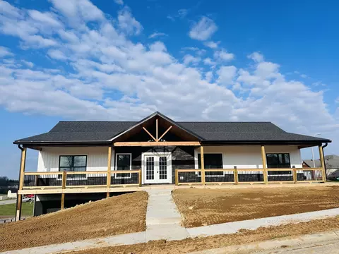 1002 Woodsview Ct, Lawrenceburg, KY 40342