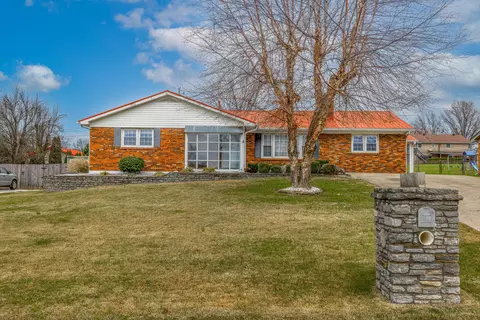 8 Chickadee Ln, Winchester, KY 40391