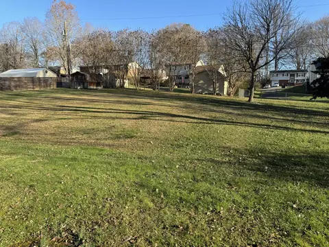 561 Oaklawn Cir, Corbin, KY 40701 photo 4