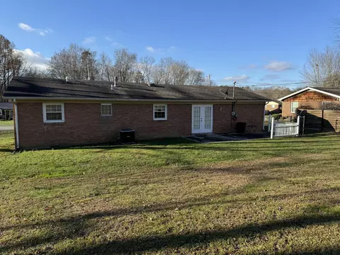 561 Oaklawn Cir, Corbin, KY 40701 photo 3