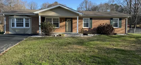 561 Oaklawn Cir, Corbin, KY 40701 photo 2