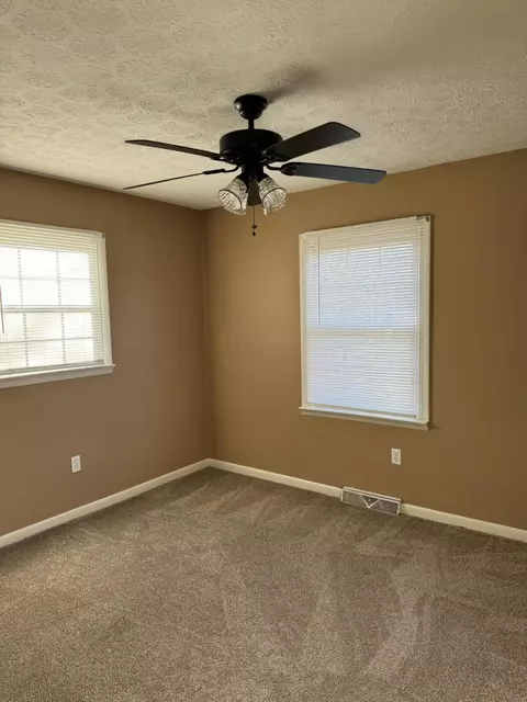 561 Oaklawn Cir, Corbin, KY 40701 photo 22