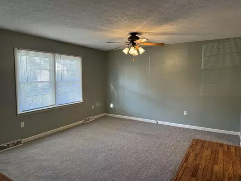 561 Oaklawn Cir, Corbin, KY 40701 photo 9