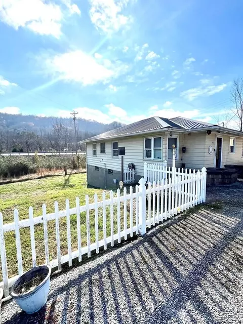 483 State Road 550, Eastern, KY 41622 photo 5