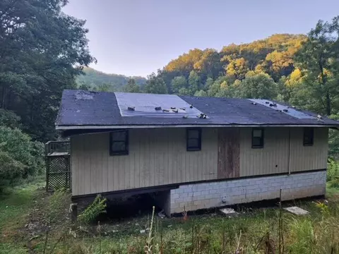 203 Cassie Rd, Viper, KY 41774 photo 3