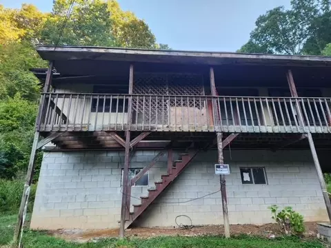 203 Cassie Rd, Viper, KY 41774 photo 2