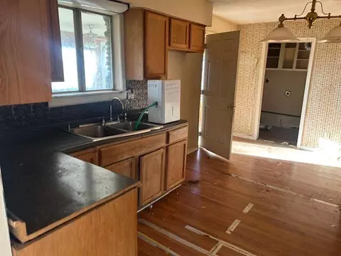 Kitchen - 1031 E Kidds Mill Rd, Versailles, KY 40383 photo 3 of 4