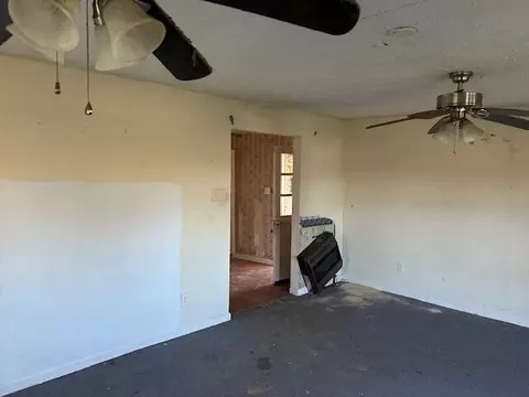 Living - 1031 E Kidds Mill Rd, Versailles, KY 40383 photo 2 of 5
