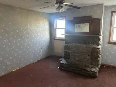 Living - 1031 E Kidds Mill Rd, Versailles, KY 40383 photo 3 of 5