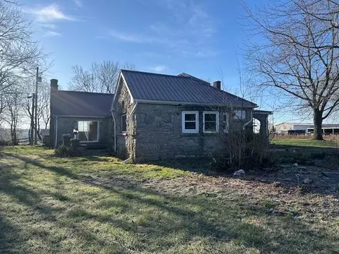 Exterior - 1031 E Kidds Mill Rd, Versailles, KY 40383 photo 1 of 2