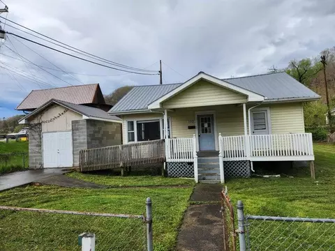 100 Persimmon St, Hazard, KY 41701