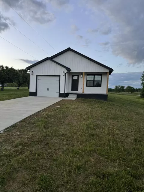 15 David St, Flemingsburg, KY 41041