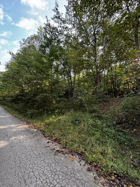 132 Lee Acres Rd, Irvine, KY 40336