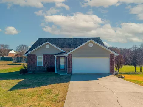 703 E Langdon Rd, Science Hill, KY 42553