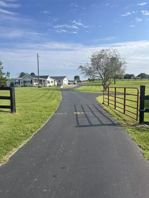 8125 Main St, Jeffersonville, KY 40337