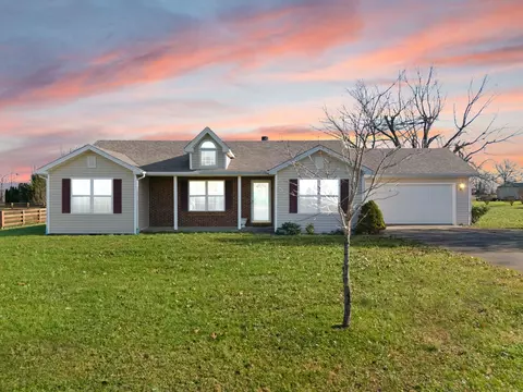 806 Becky Dr, Richmond, KY 40475