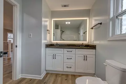 Bath - 61 Longview Ct, Lancaster, KY 40444 photo 2 of 11