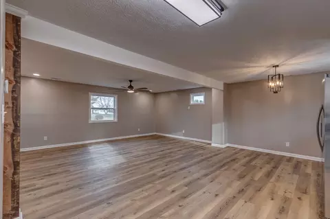 Living - 61 Longview Ct, Lancaster, KY 40444 photo 3 of 4