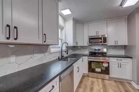 Kitchen - 61 Longview Ct, Lancaster, KY 40444 photo 5 of 6