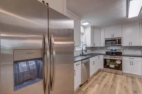 Kitchen - 61 Longview Ct, Lancaster, KY 40444 photo 4 of 6