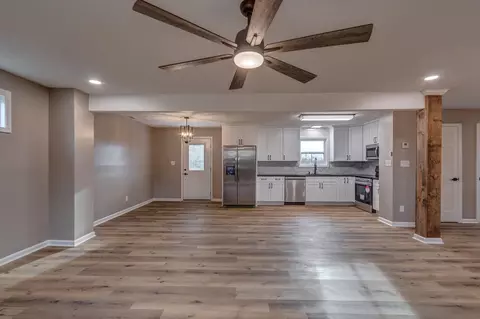 Living - 61 Longview Ct, Lancaster, KY 40444 photo 1 of 4