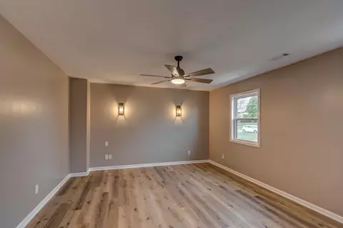 Living - 61 Longview Ct, Lancaster, KY 40444 photo 4 of 4