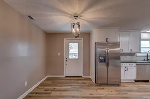 Entry Way - 61 Longview Ct, Lancaster, KY 40444 photo 7 of 20