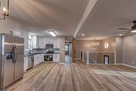 Entry Way - 61 Longview Ct, Lancaster, KY 40444 photo 6 of 20