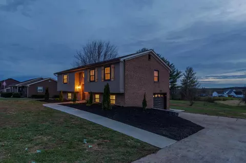 Exterior - 61 Longview Ct, Lancaster, KY 40444 photo 2 of 21