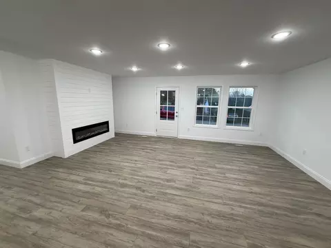 Living - 1508 Palmer St, Corbin, KY 40701 photo 3 of 4