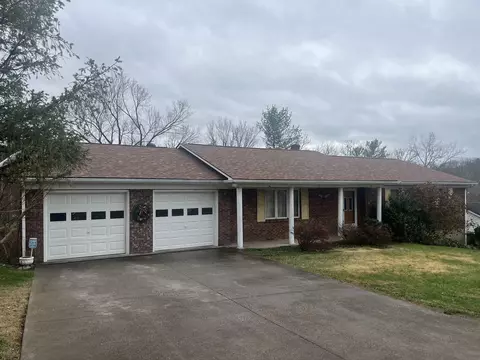 78 Edgewood Dr, Irvine, KY 40336