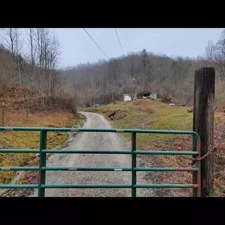 512 Maggard Branch Rd, Wooton, KY 41776