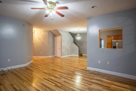 Living - 20 Timber Ridge Way, Corbin, KY 40701 photo 2 of 4