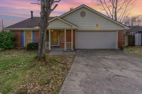 3376 Colonnade Dr, Lexington, KY 40515