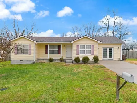 66 Vine St, Stanton, KY 40380