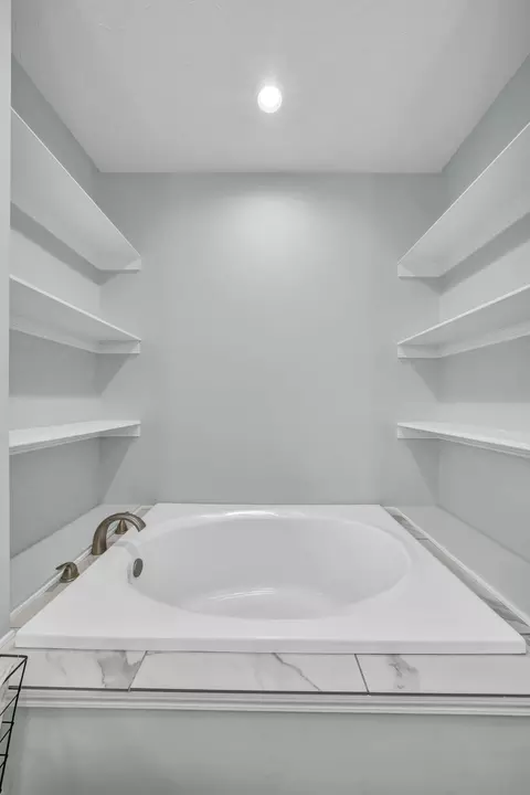Bath - 37 Grayson Dr, Morehead, KY 40351 photo 3 of 5