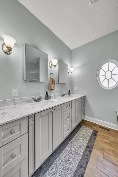 Bath - 37 Grayson Dr, Morehead, KY 40351 photo 1 of 5