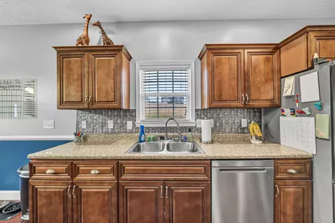 Kitchen - 37 Grayson Dr, Morehead, KY 40351 photo 2 of 4