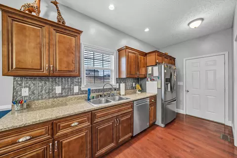 Kitchen - 37 Grayson Dr, Morehead, KY 40351 photo 3 of 4
