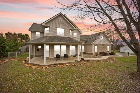 22 E Cloverdale Dr, Somerset, KY 42503